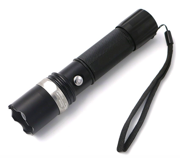 Linterna Táctica Zoom Led 1800 Lum. Recargable Caza